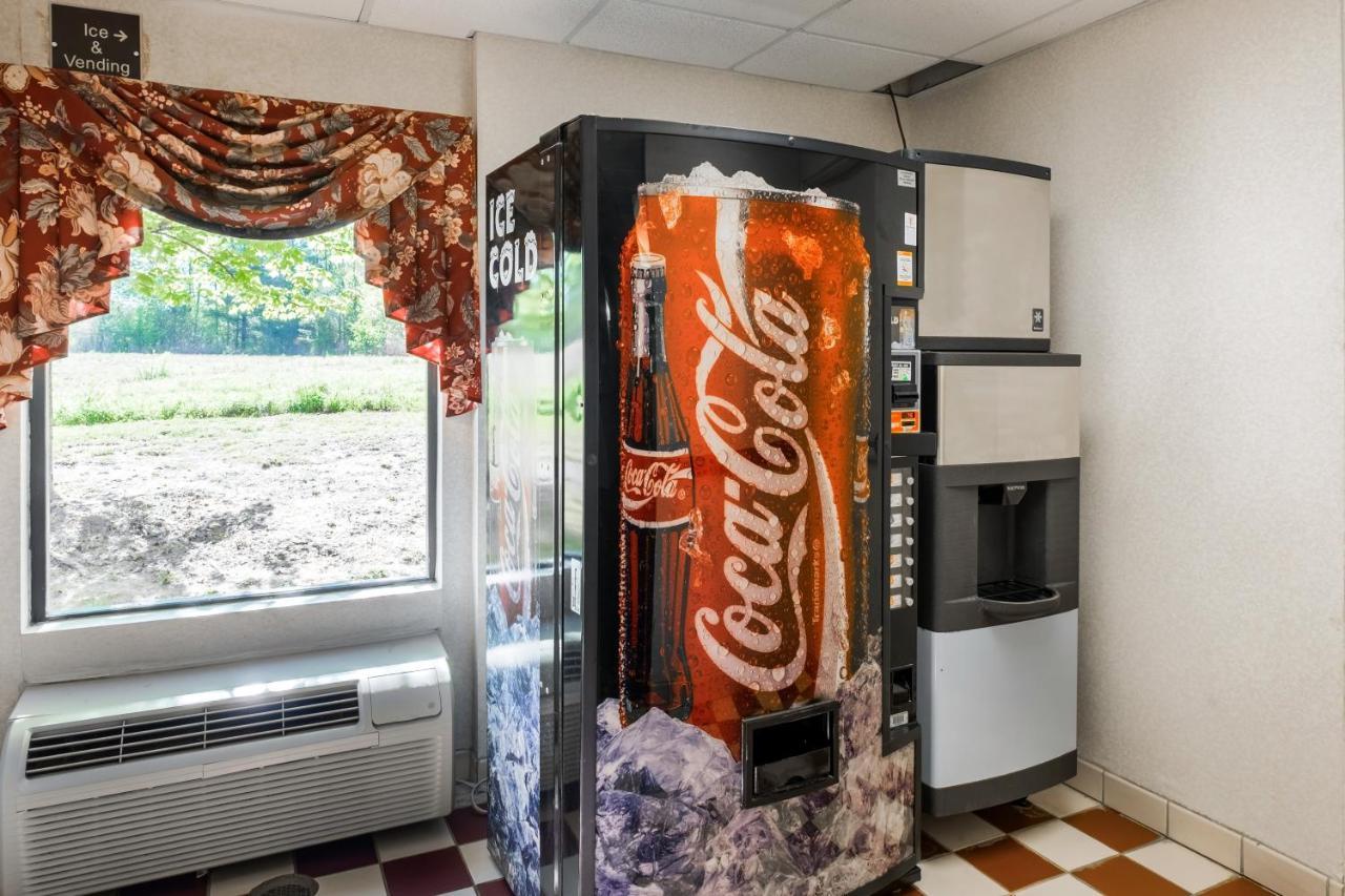 レッド ルーフ イン ヘンダーソンヴィル ヘンダーソンビル エクステリア 写真